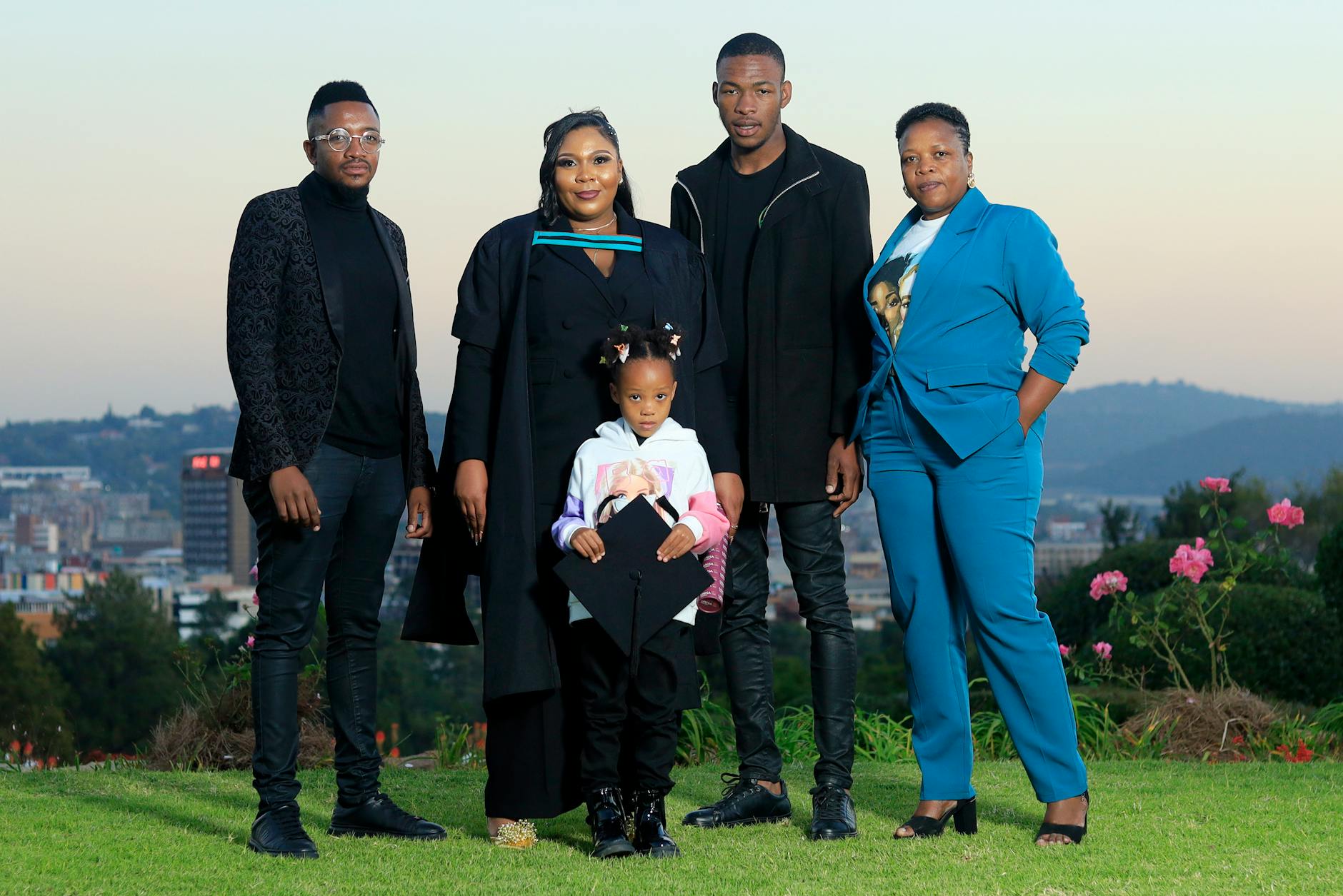 자동화 성공으로 일찍 퇴근하는 사무실 직원